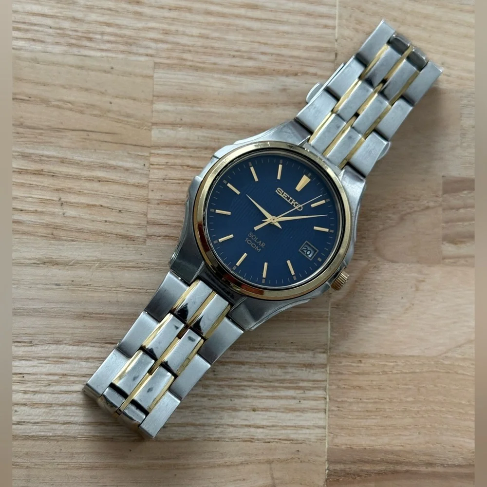 Seiko Solar Luxury Watch Blue Dial Date Window Two-Tone Bracelet Case